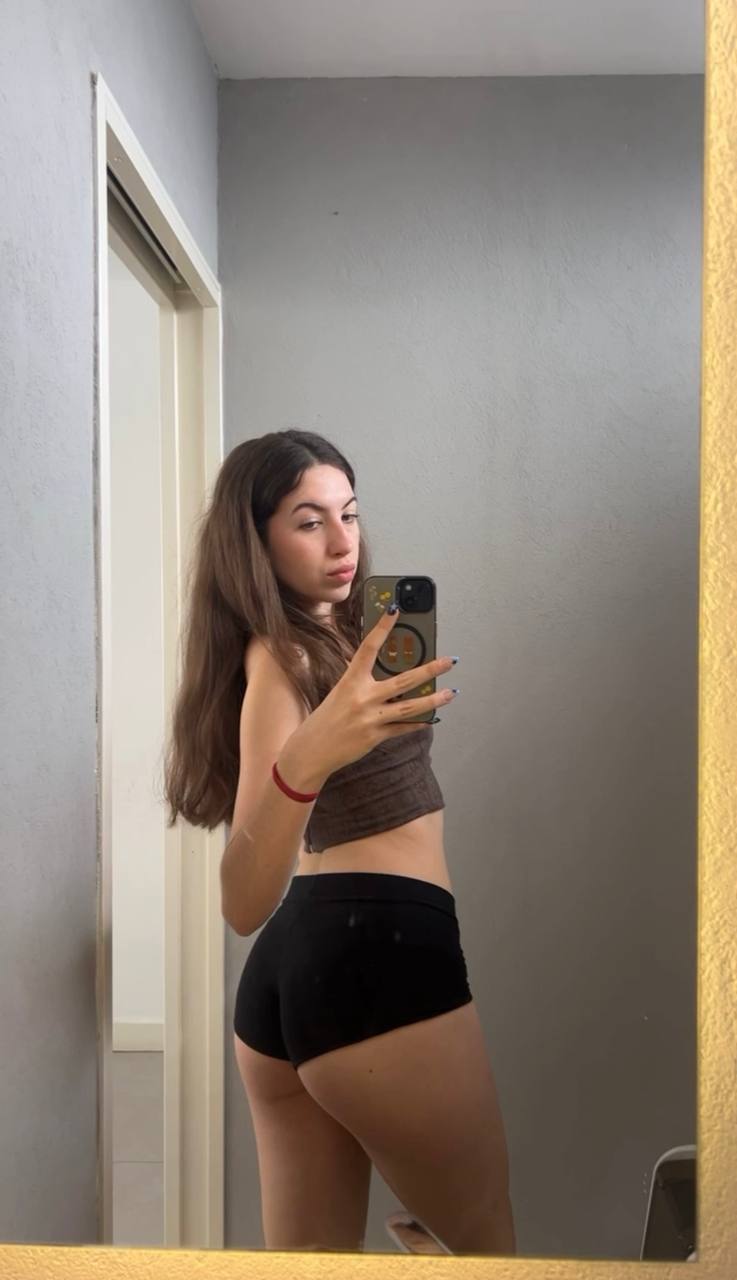 Amber in her underwear in Zhuzhou