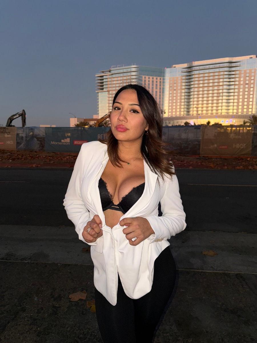 Take a pause and enjoy Ali Cruz — streaming from Zhuzhou