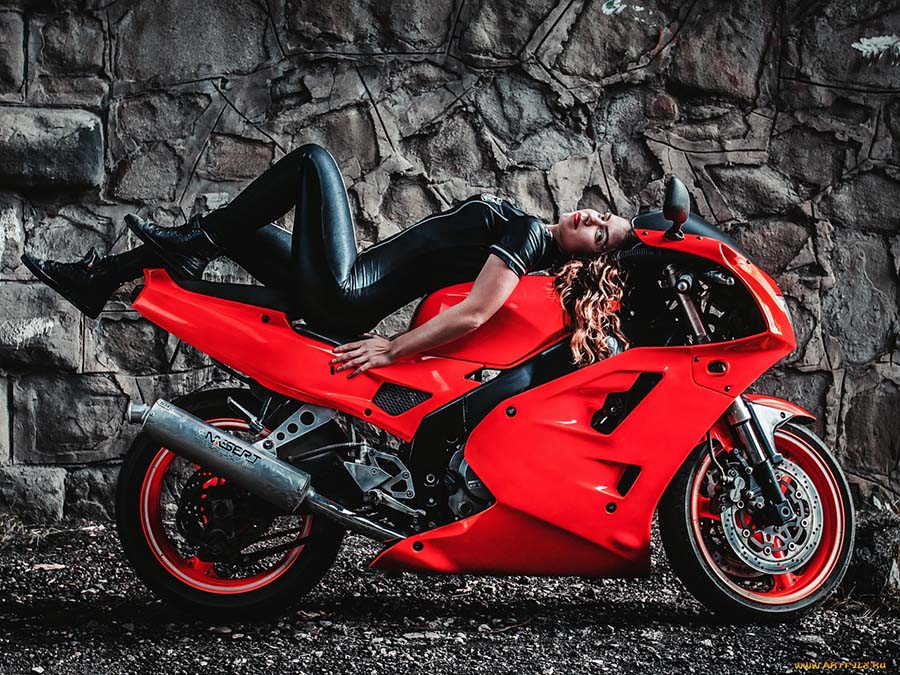 Beautiful girl Beautiful girls and motorcycles in Zhuzhou