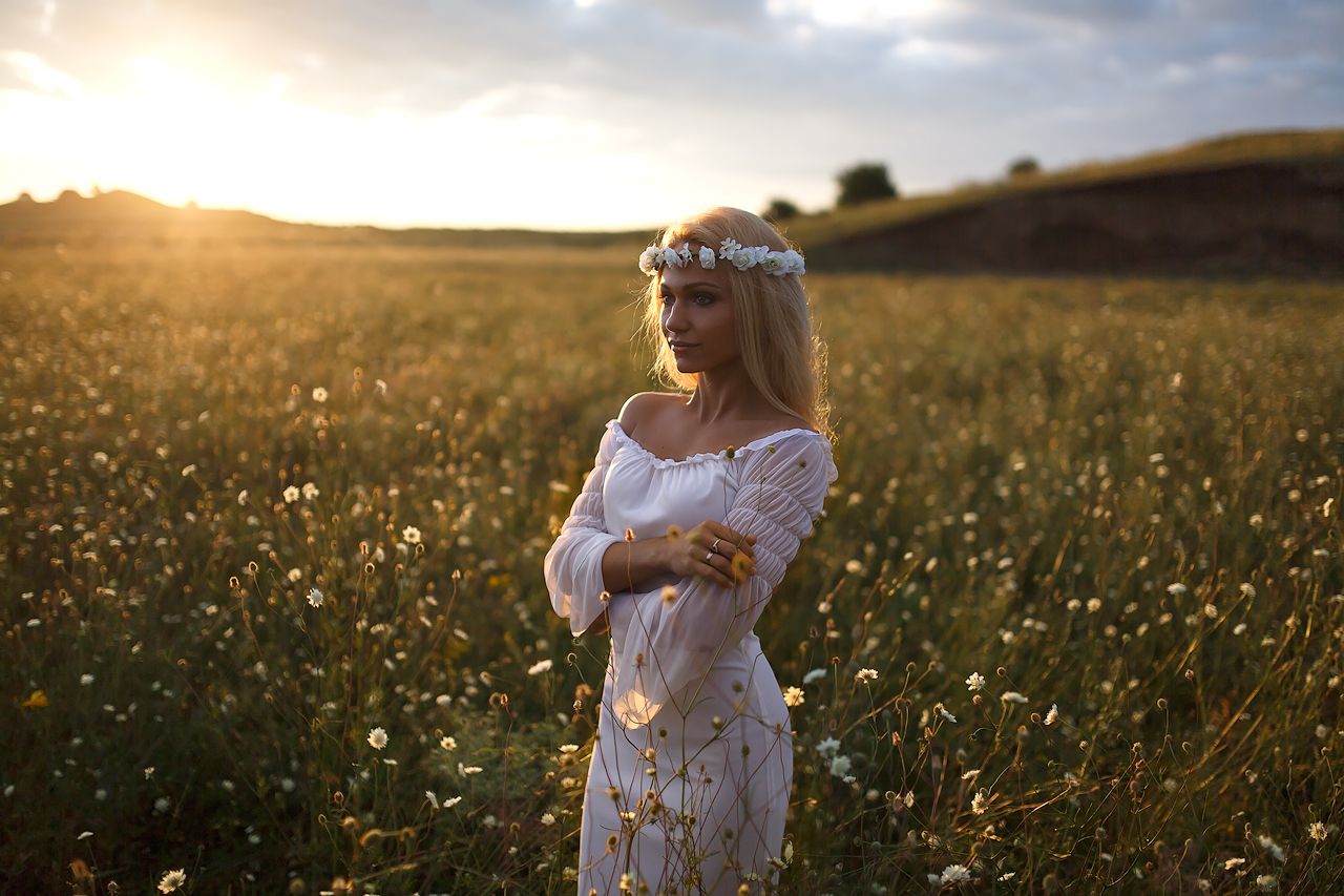 Girls in Slavic costumes in Zhuzhou