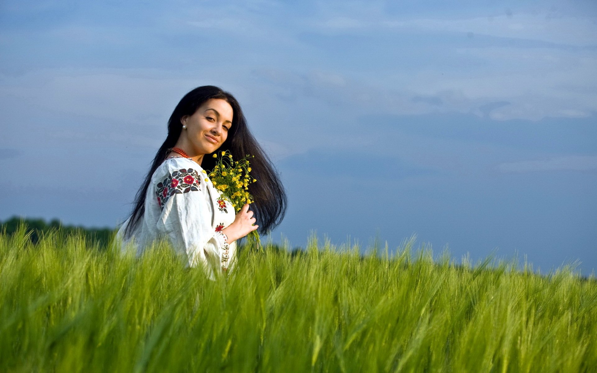 Girls in Slavic costumes in Zhuzhou