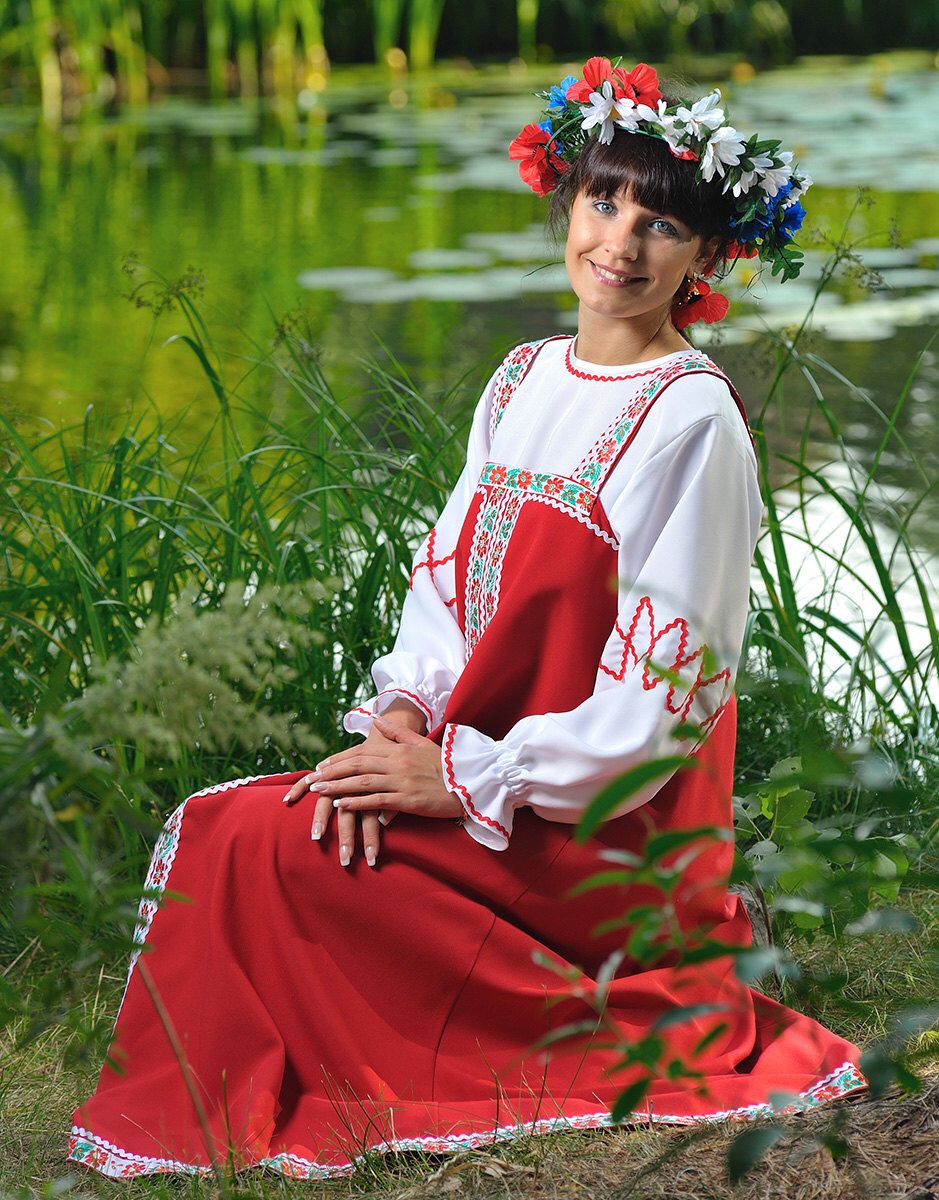 Beautiful girl Girls in Slavic costumes in Zhuzhou