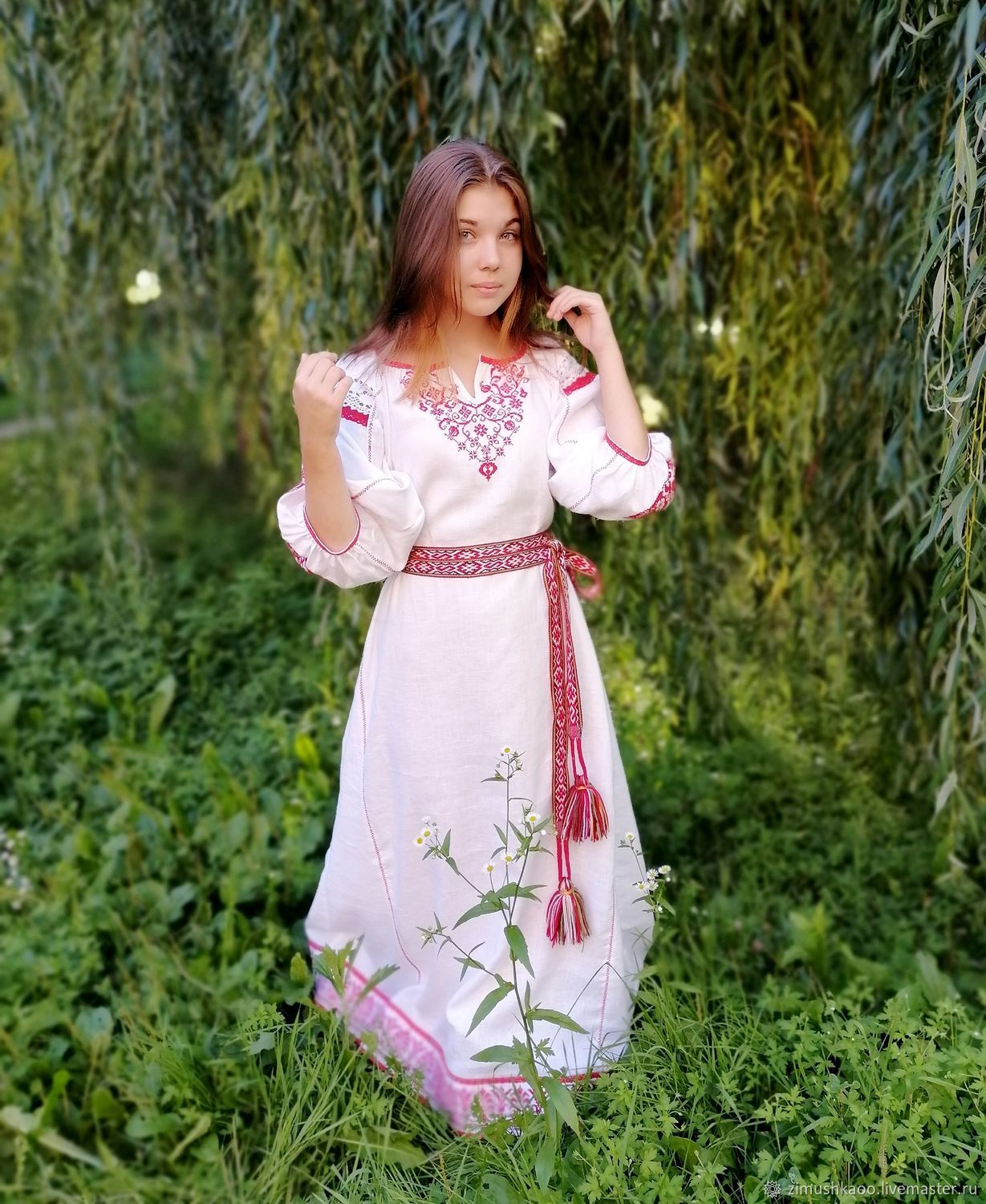 Girl Girls in Slavic costumes in Zhuzhou